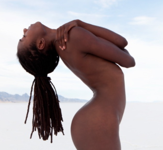 femme-a-eviter-black-woman-nude-pose